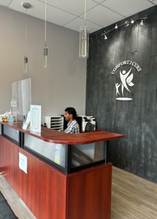 OC01-front-desk-Comfort-2-Cure-Physiotherapy-Ottawa-ON.jpg