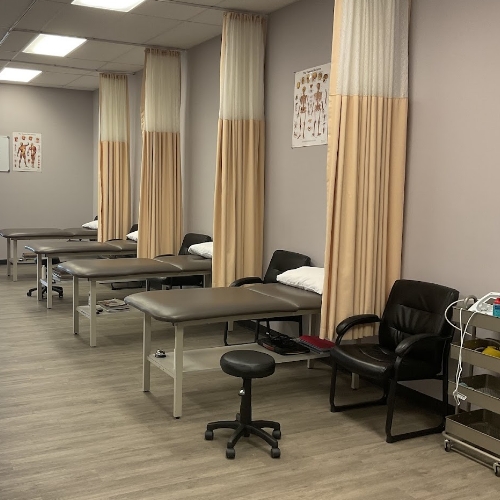 RR04-main-treatment-room-Comfort-2-Cure-Physiotherapy-Ottawa-ON.jpg
