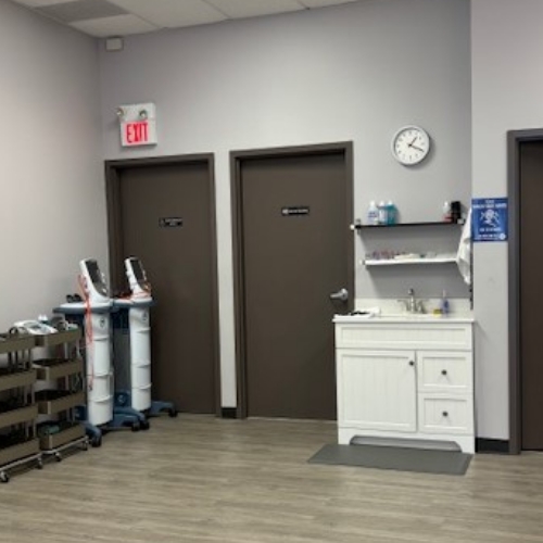 RR05-washroom-Comfort-2-Cure-Physiotherapy-Ottawa-ON – 4.jpg